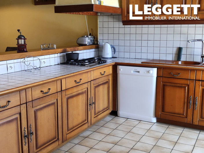 Image No.9-6 Bed House for sale