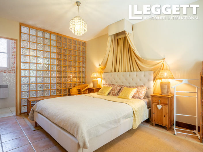 Image No.6-2 Bed House for sale