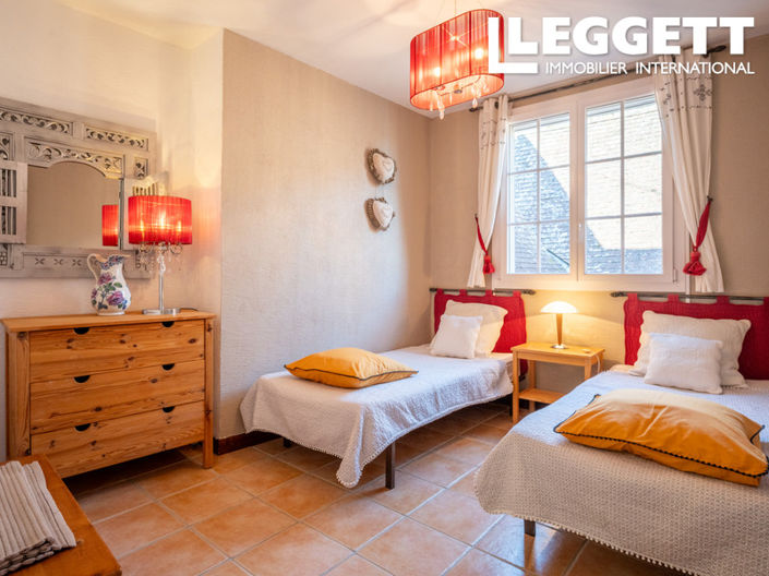 Image No.8-2 Bed House for sale