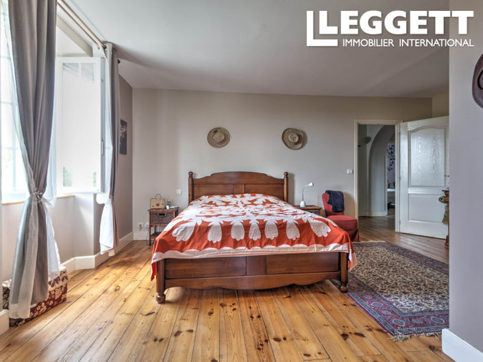 Image No.10-5 Bed House for sale