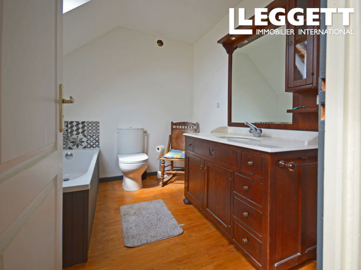 Image No.10-3 Bed House for sale