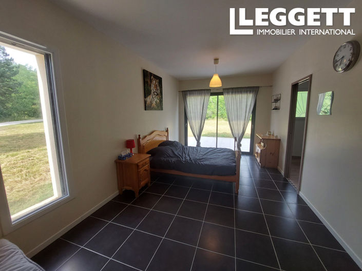 Image No.8-4 Bed House for sale