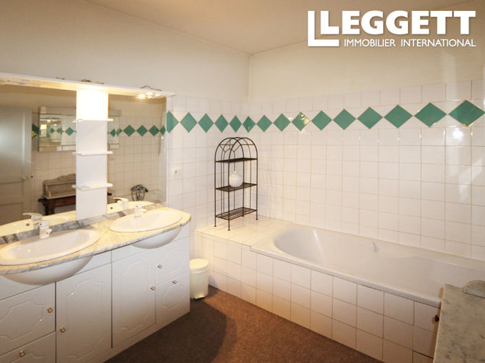Image No.8-3 Bed House for sale