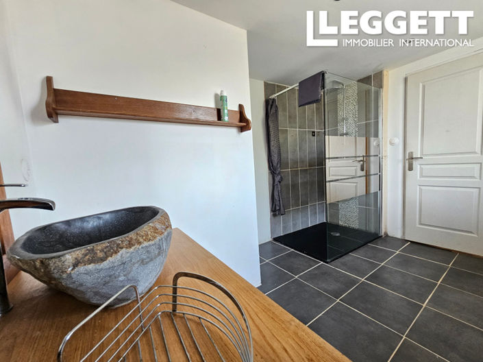 Image No.6-5 Bed House for sale