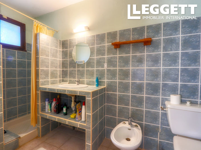 Image No.8-5 Bed House for sale