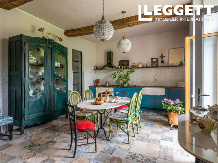 Image No.8-9 Bed Chateaux for sale