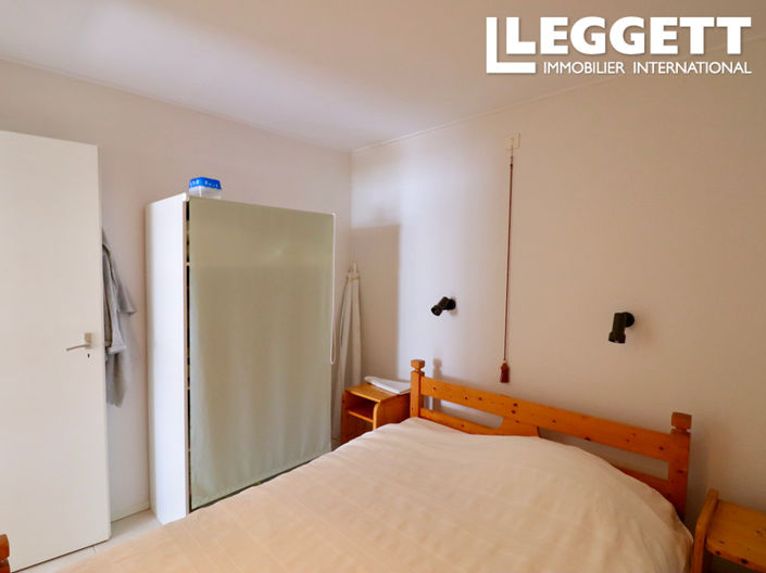 Image No.5-2 Bed House for sale