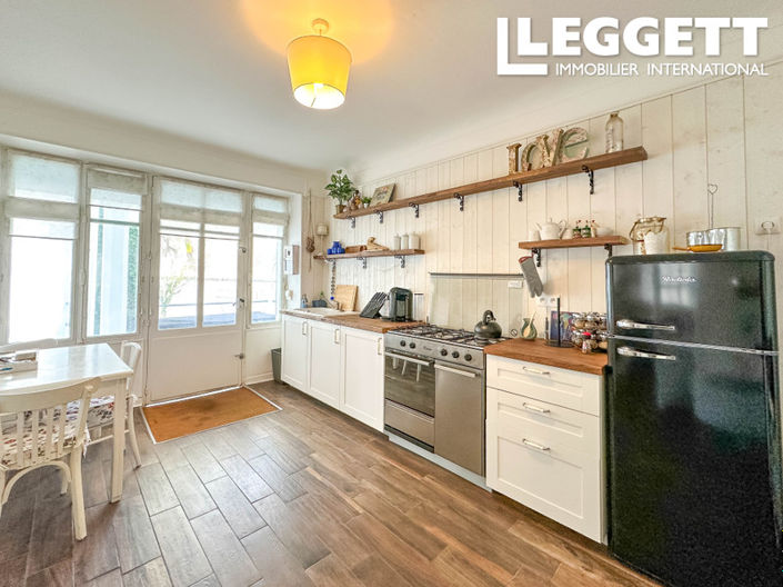 Image No.8-7 Bed House for sale