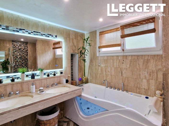 Image No.5-6 Bed House for sale