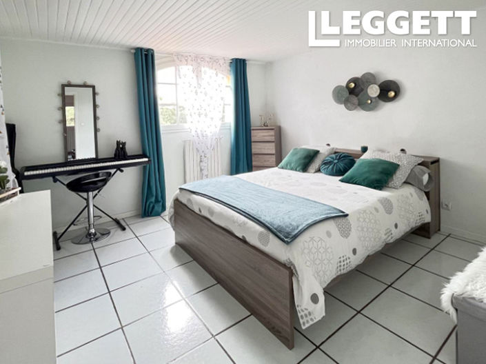 Image No.7-6 Bed House for sale