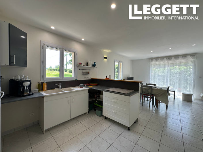 Image No.6-Maison de 5 chambres à vendre à Génis