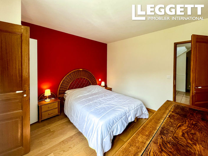 Image No.6-5 Bed House for sale
