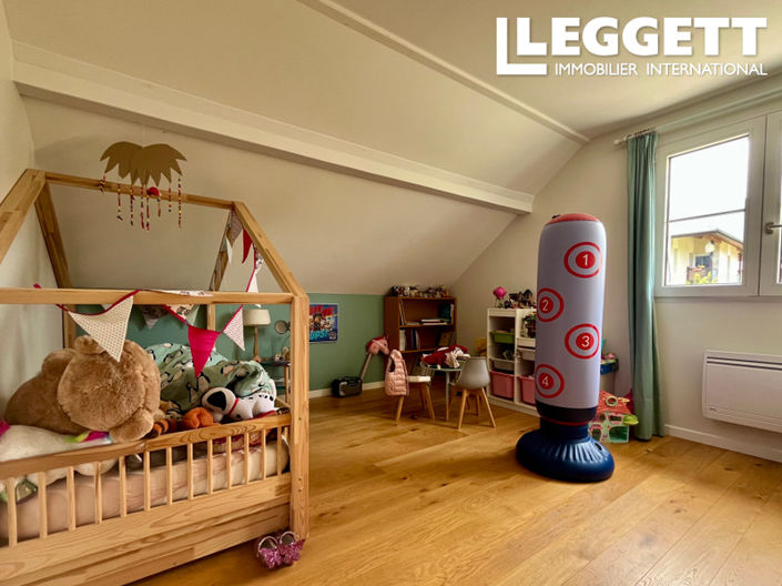Image No.8-5 Bed House for sale