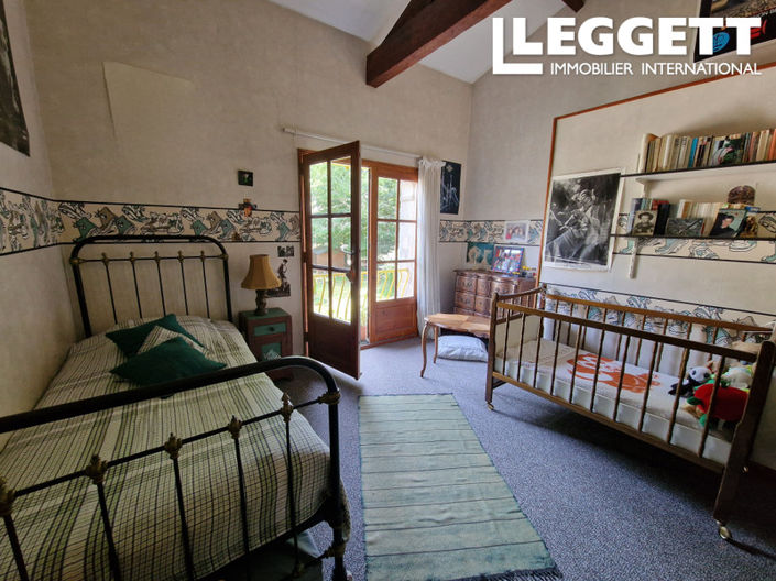 Image No.8-5 Bed House for sale