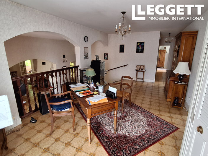 Image No.9-5 Bed House for sale