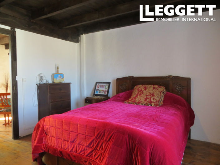 Image No.10-3 Bed House for sale