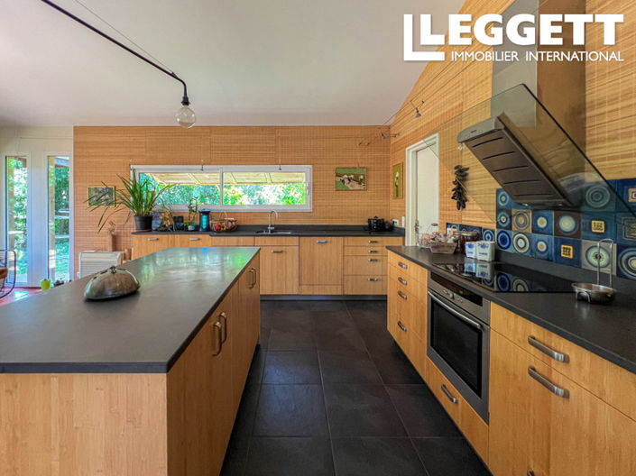 Image No.9-5 Bed House for sale