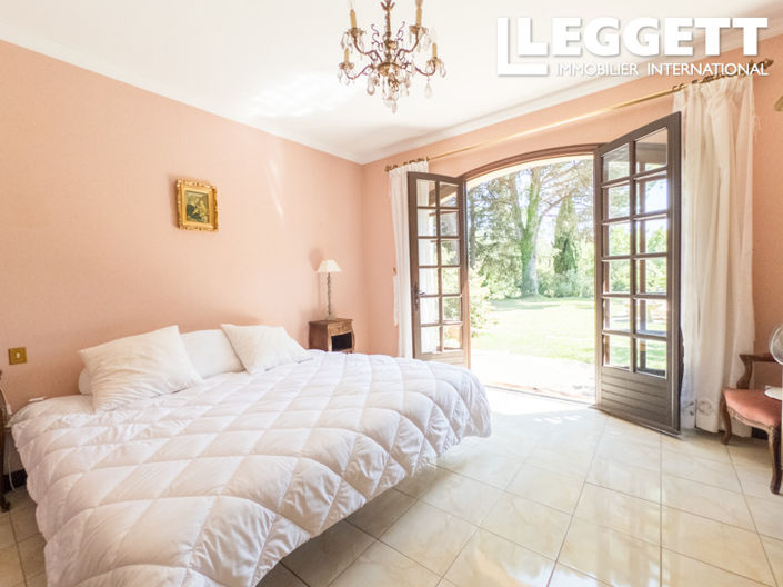 Image No.10-5 Bed House for sale