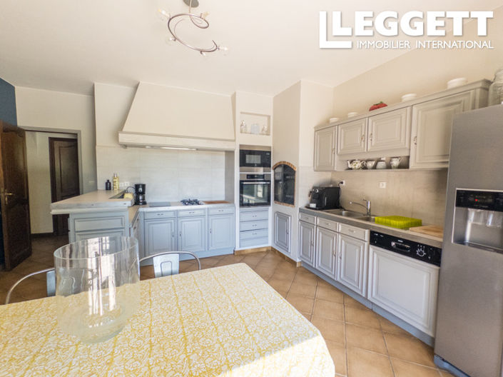 Image No.8-5 Bed House for sale