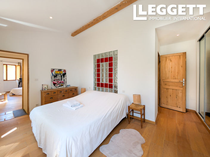 Image No.8-3 Bed House for sale