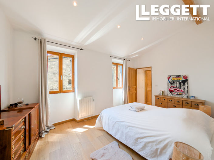 Image No.9-3 Bed House for sale