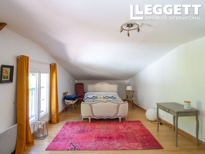 Image No.8-4 Bed House for sale