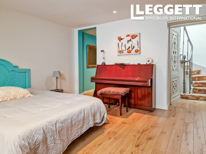 Image No.7-4 Bed House for sale