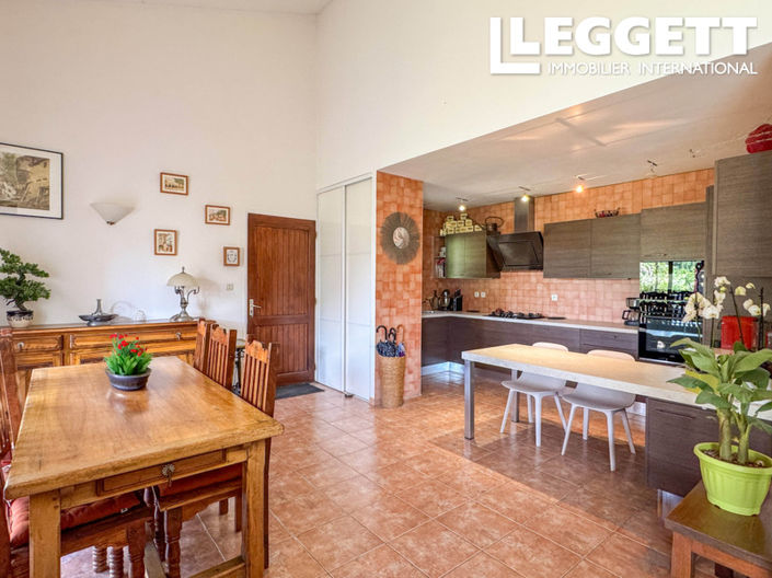 Image No.10-9 Bed House for sale