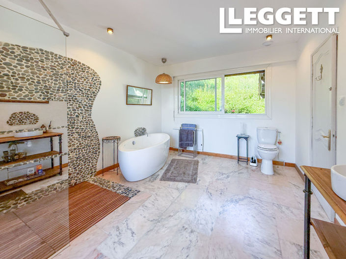 Image No.10-3 Bed House for sale