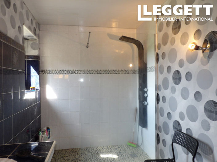 Image No.8-5 Bed House for sale