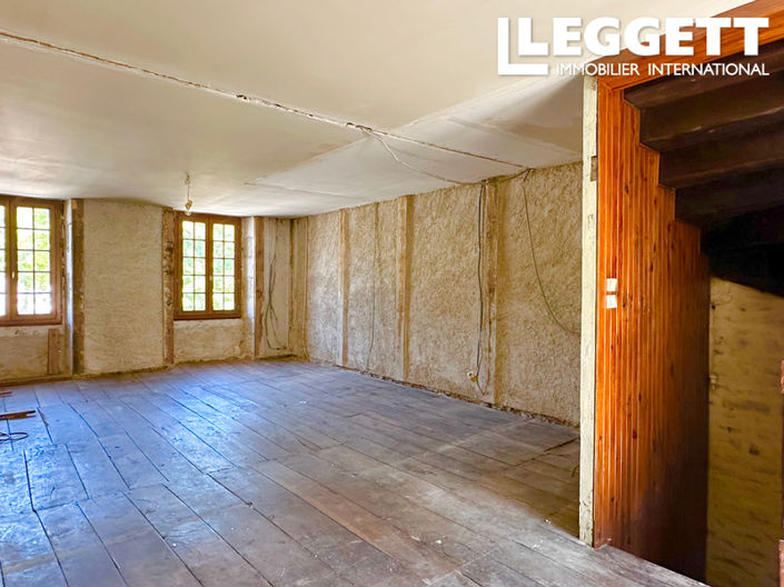 Image No.10-3 Bed House for sale