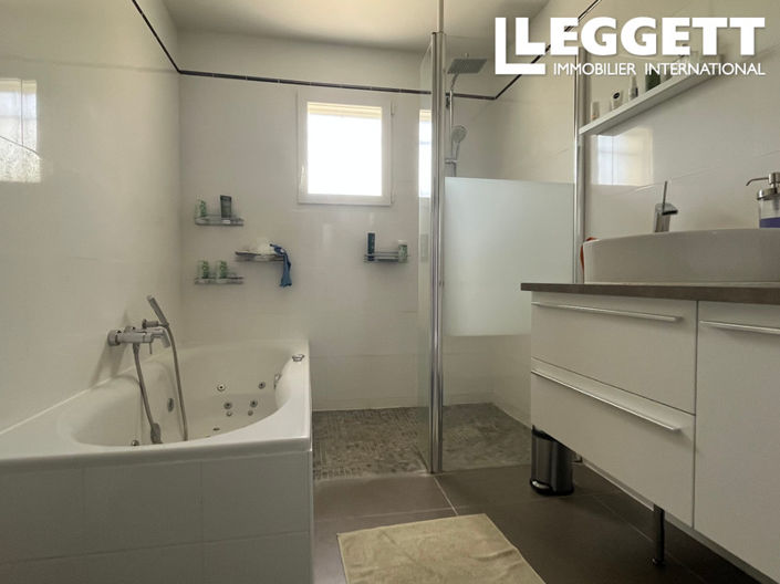 Image No.7-5 Bed House for sale