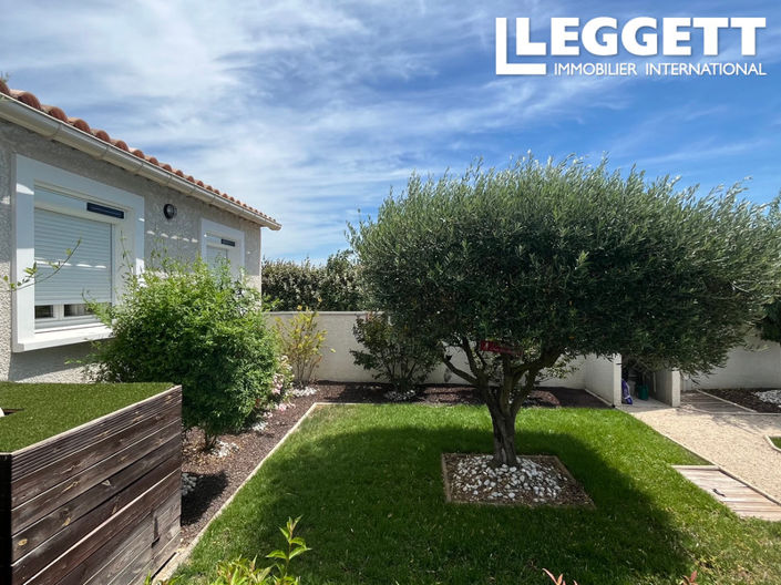 Image No.8-5 Bed House for sale