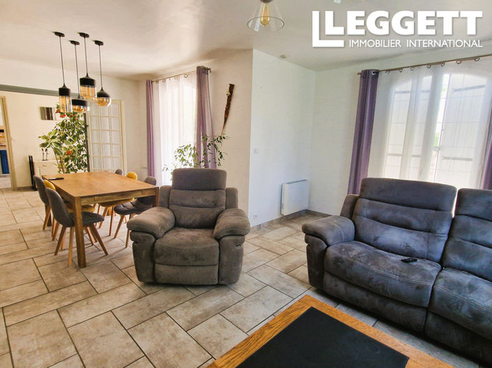 Image No.2-4 Bed House for sale