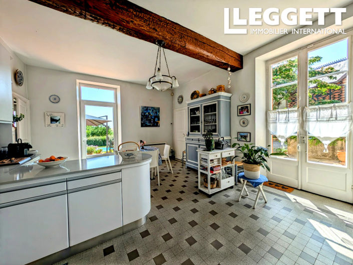 Image No.7-7 Bed Chateaux for sale