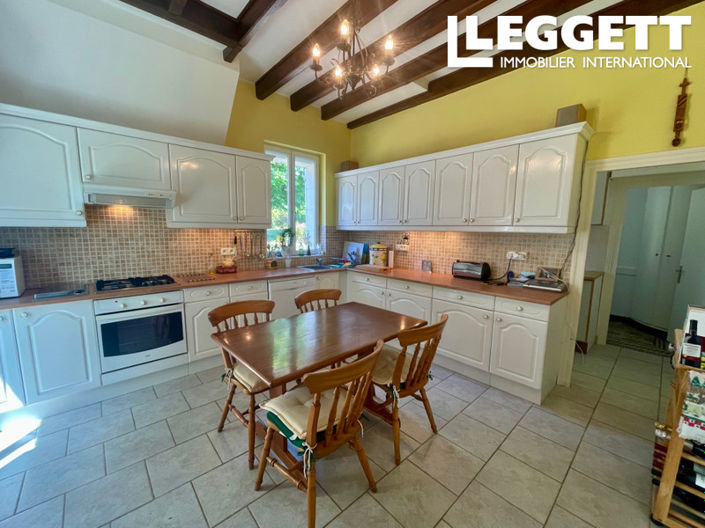 Image No.6-5 Bed House for sale