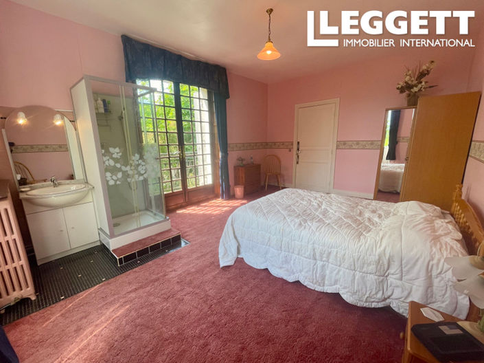 Image No.8-5 Bed House for sale