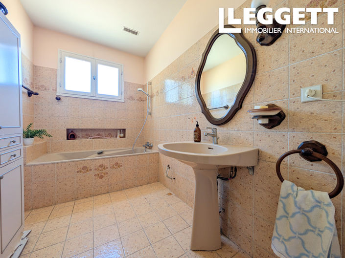 Image No.6-5 Bed House for sale