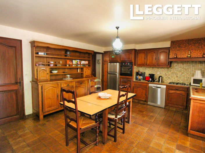 Image No.8-6 Bed House for sale