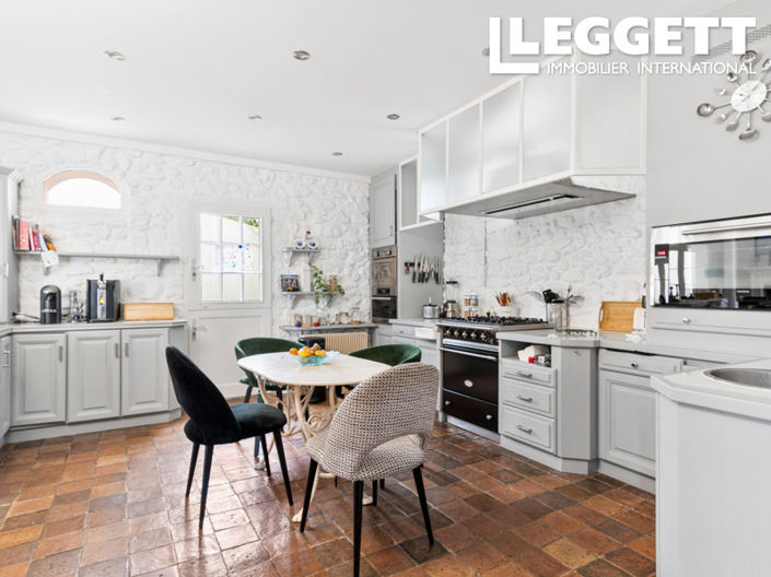 Image No.6-5 Bed House for sale