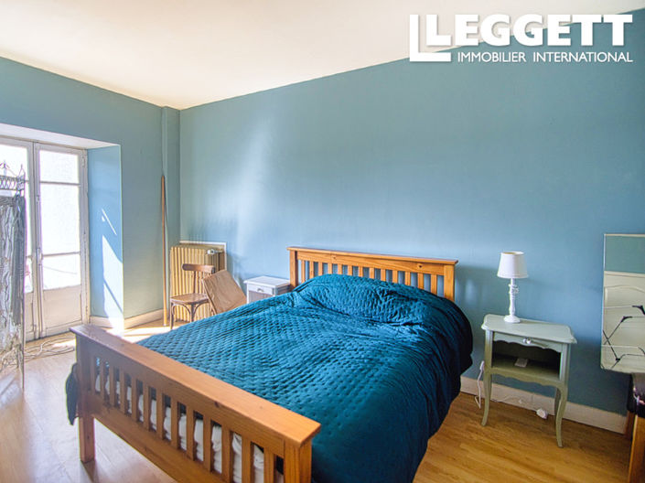 Image No.9-4 Bed Commercial for sale