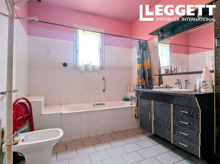 Image No.9-3 Bed House for sale