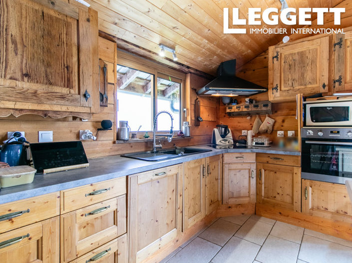 Image No.9-5 Bed House for sale