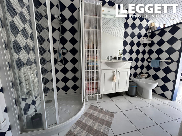 Image No.8-2 Bed House for sale