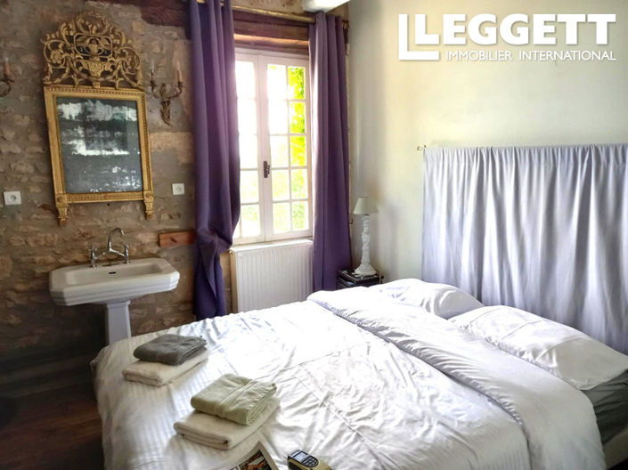 Image No.8-6 Bed House for sale