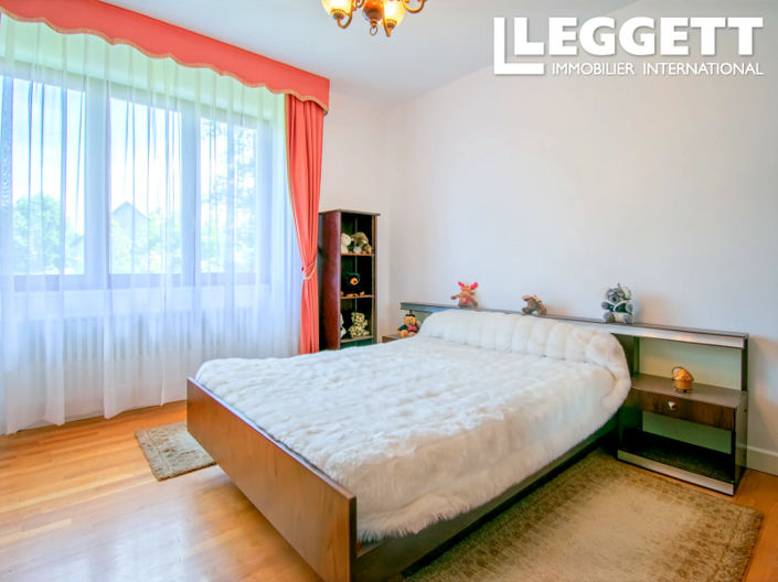 Image No.6-4 Bed House for sale