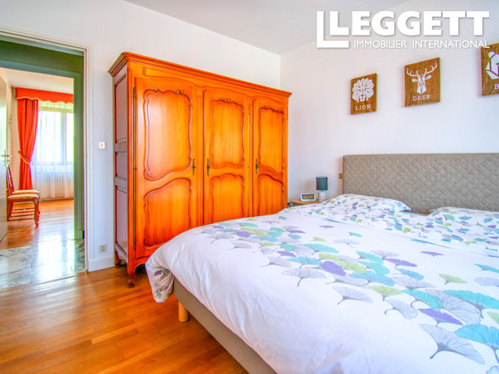 Image No.6-4 Bed House for sale