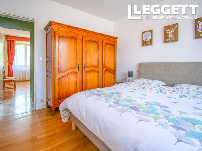 Image No.8-4 Bed House for sale