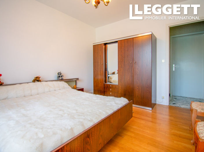 Image No.9-4 Bed House for sale