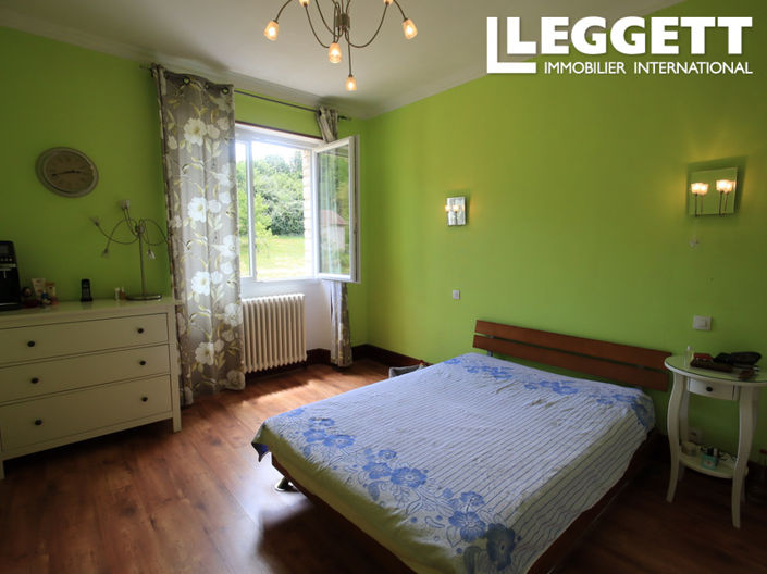 Image No.8-5 Bed House for sale